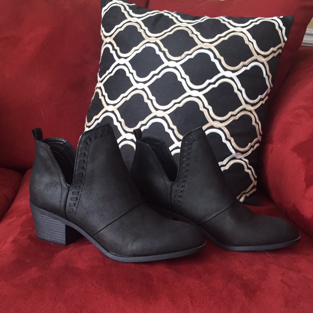 NWT Rock and Candy Black Cutout Booties